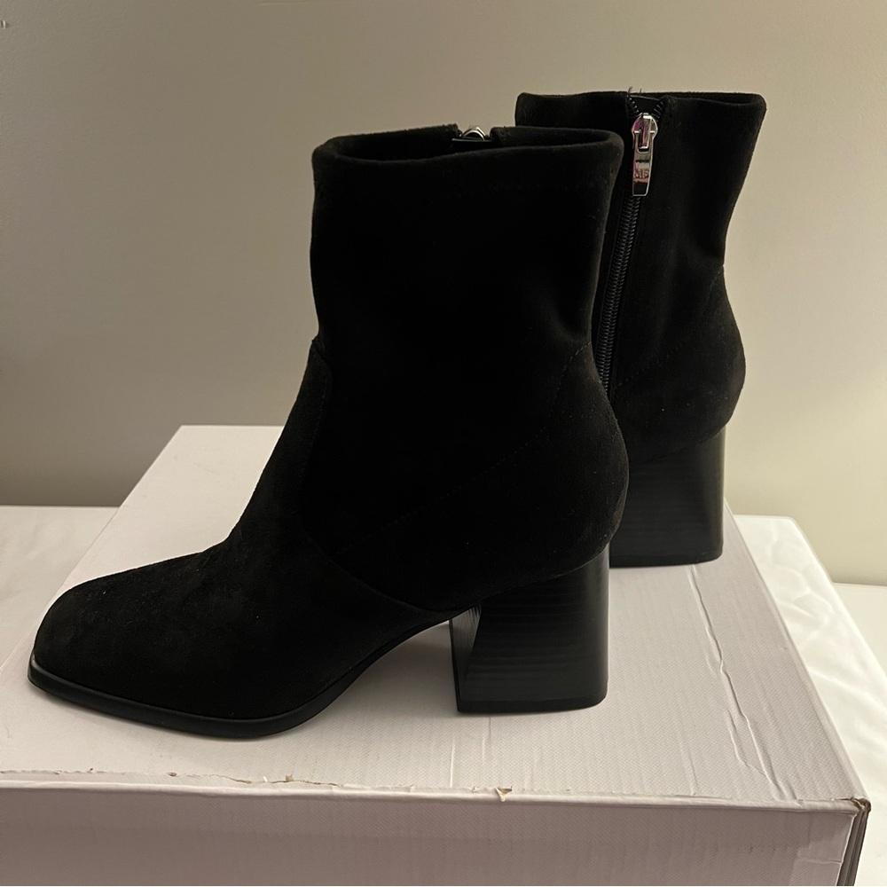 MARC FISHER BOOTS, Size 7, Black “Rivers” Zip Up Chunky Heel Ankle Booties, NEW.